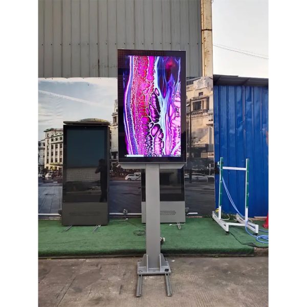 Light Pole Outdoor Digital Signage 3